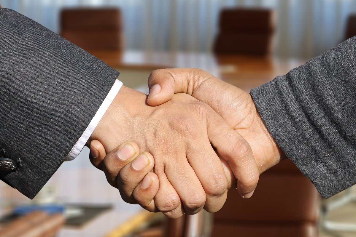     Красивые цитаты про уважение: 70 мудрых фраз об уважительном отношении к близким