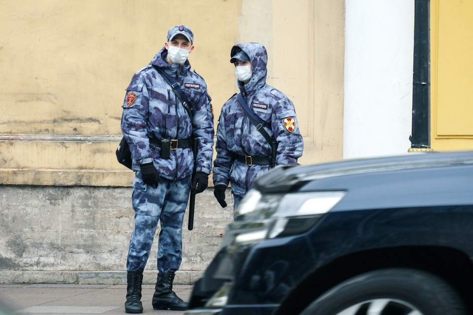     На проспекте Космонавтов мужчина под наркотиками бегал по проезжей части и бросался на автомобили Артем КИЛЬКИН (архив)