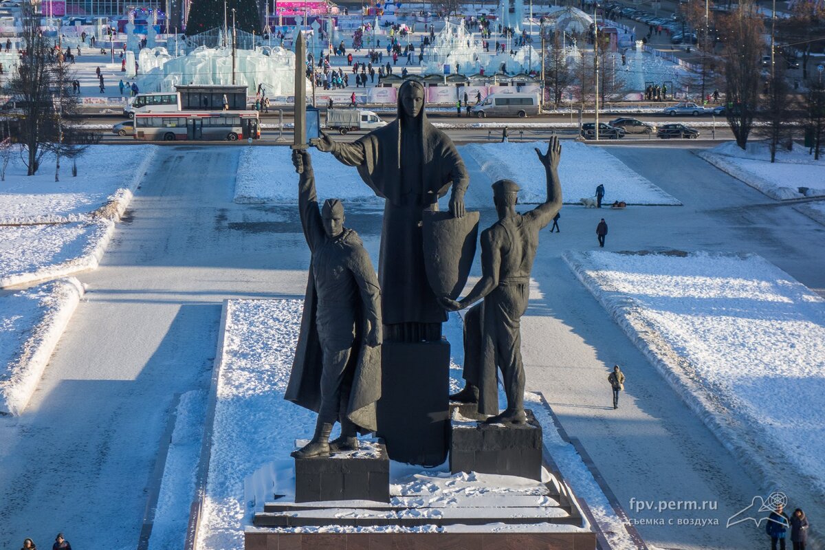 Священная троица. Памятник 