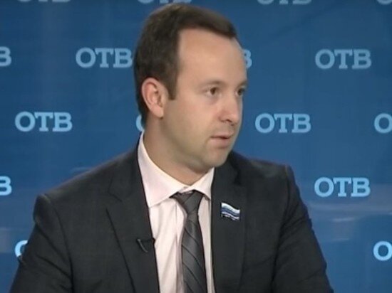     Алексей Коробейников всегда участвовал только в выборах по партийным спискам. А депутатом каждый раз становился после того, как первый номер в территориальной группе отказывался от мандата. Фото: ОТВ.