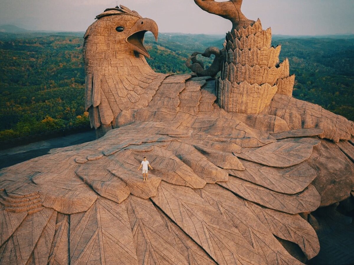 Размер Джатаю по сравнению с человеком (если вы его видите)