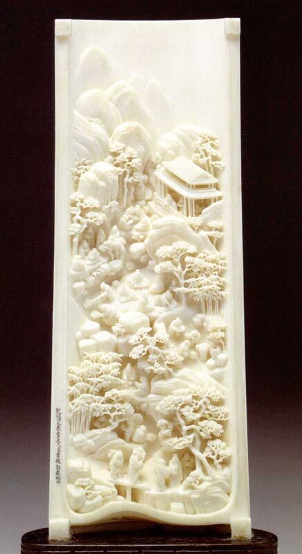 Huang Zhenxiao. Настольная ширма «Павильон орхидей».1739.
Слоновая кость, резьба. 9.2 x 3.6 x 0.2 см, высота с подставкой – 12.7 см