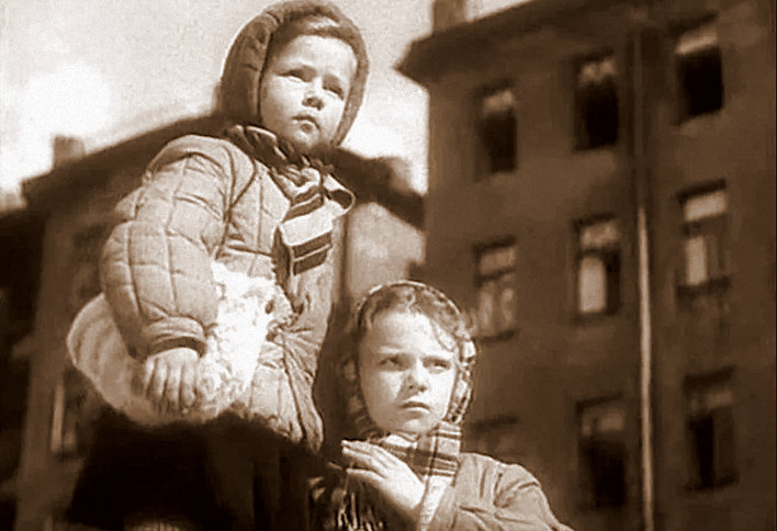 кадр из фильма «Жила-была девочка»