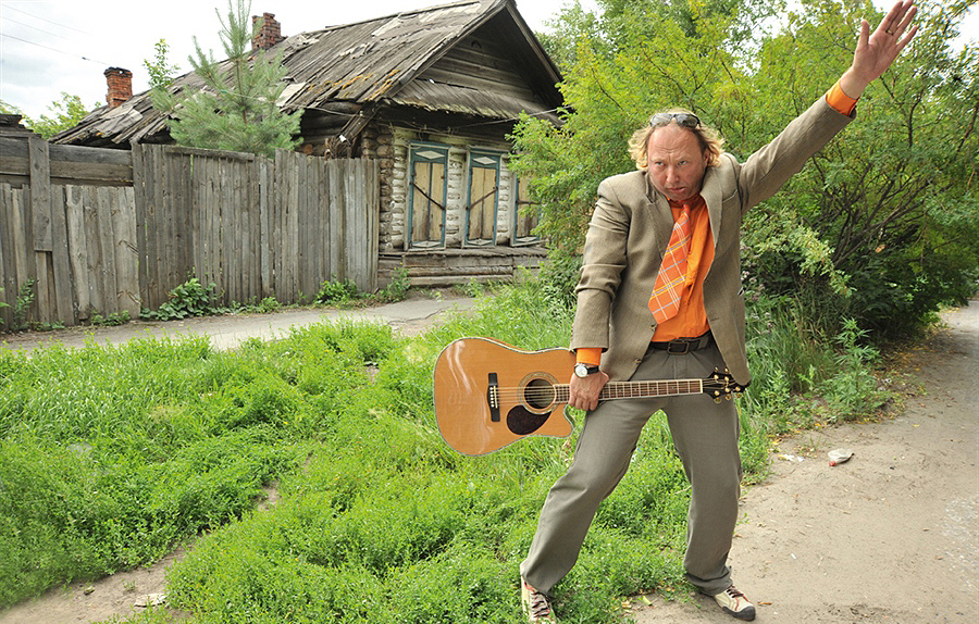 Первым парень на деревне. Деревенский парень. Первый парень на деревне. Парень в деревне. Мужик в деревне.