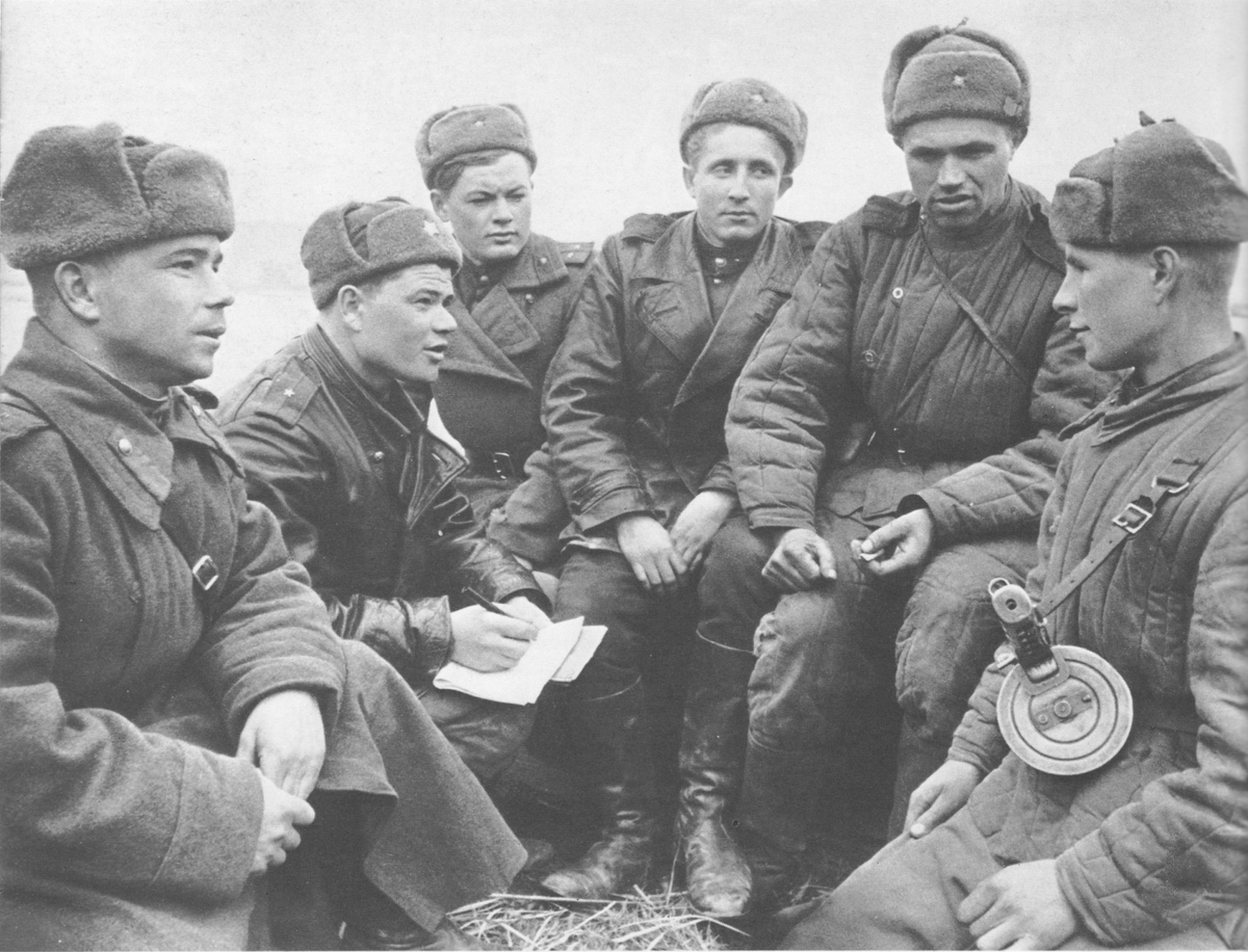 Освобожденные офицеры. Солдаты РККА ВОВ. Солдаты РККА 1945. Солдат РККА ВОВ 1945. Бойцы РККА, ВОВ.