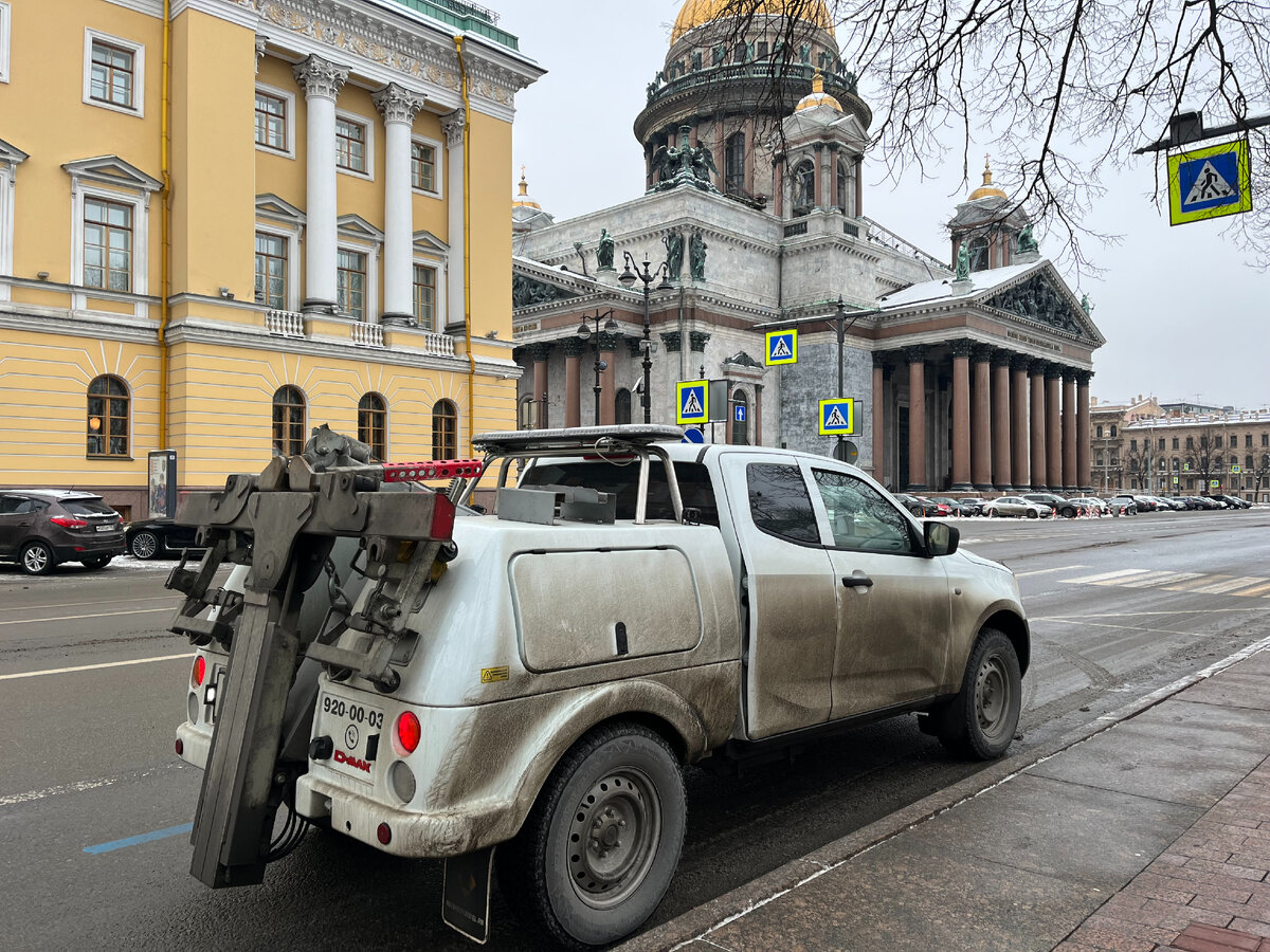        Эвакуатор с частичной погрузкой от компании Авиакар на базе Isuzu D-Max
