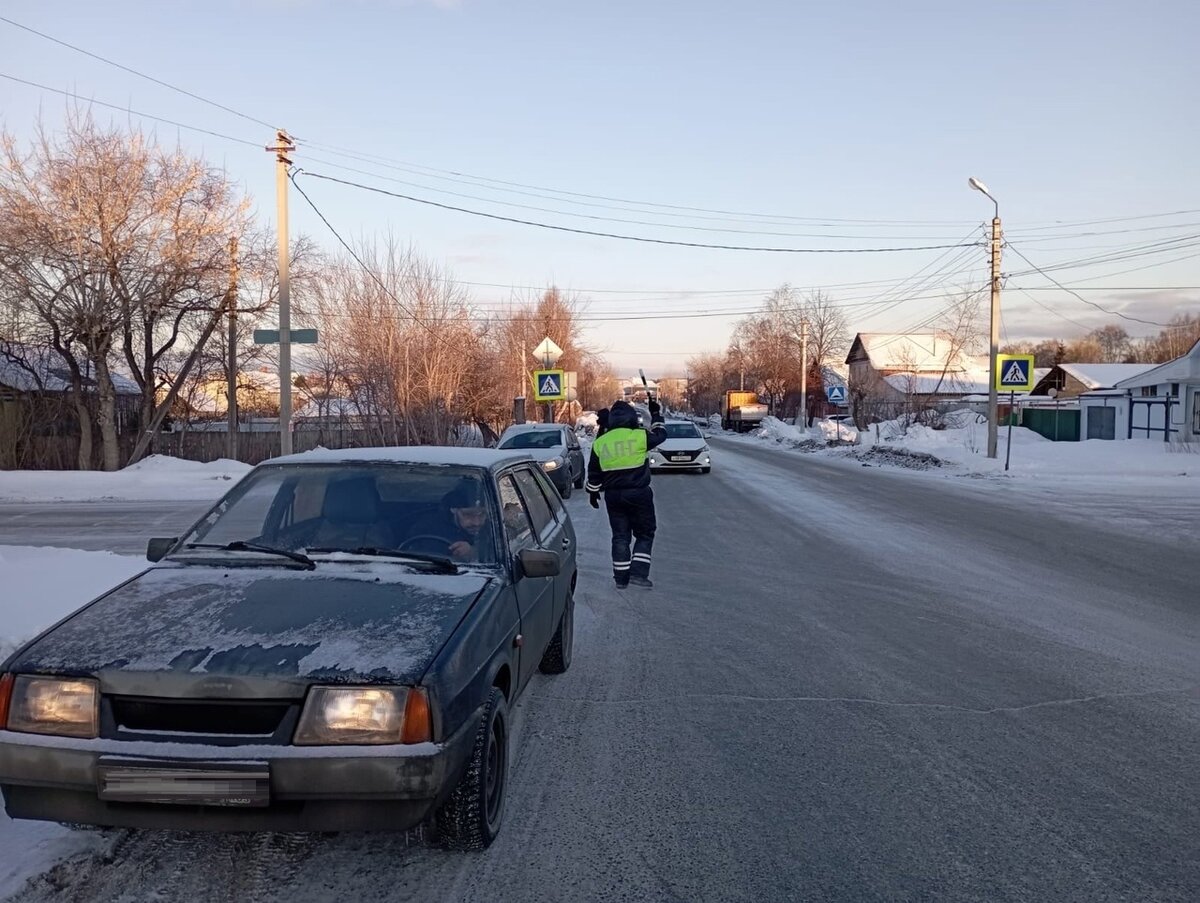 Какие могут быть основания для остановки автомобиля инспектором ГИБДД ...