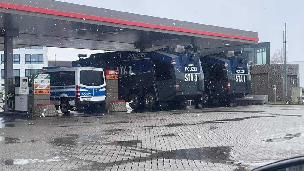 все дальнейшие фото из газеты " De Telegraaf"