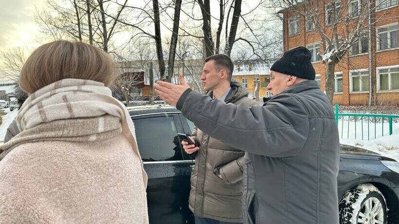    Заместитель главы администрации городского округа Подольск Михаил Степанов на встрече с жителями микрорайона Добрятино ©Telegram-канал «Официальный Подольск»
