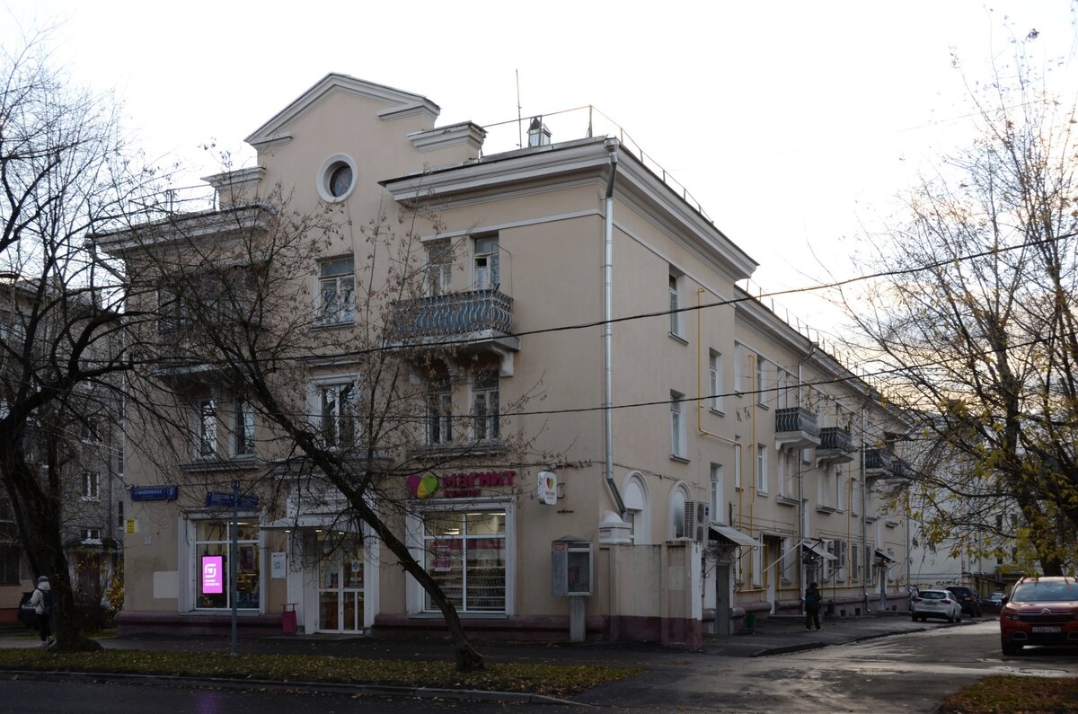 Измайловская площадь, 5к1. Вид с северо-востока.