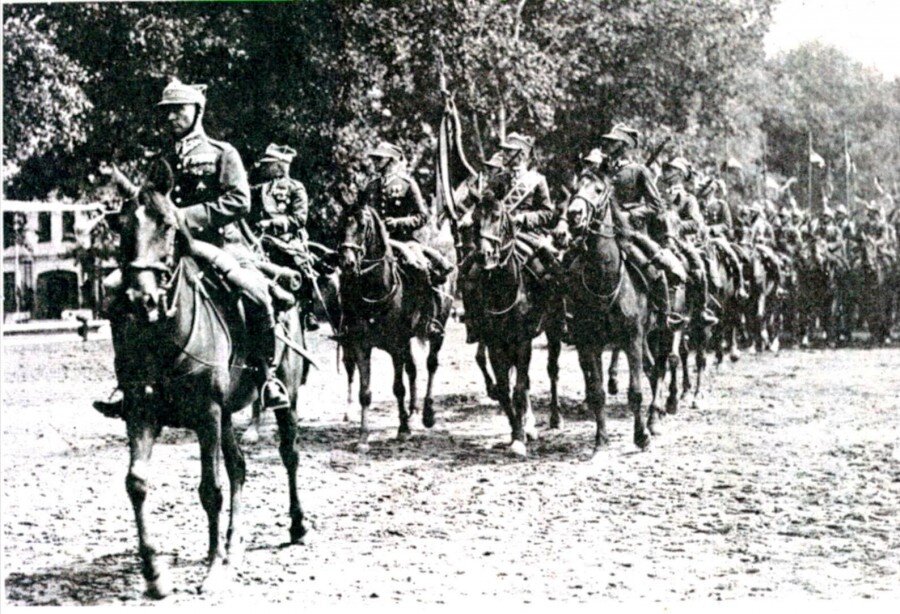 1-й полк польских улан на марше 
