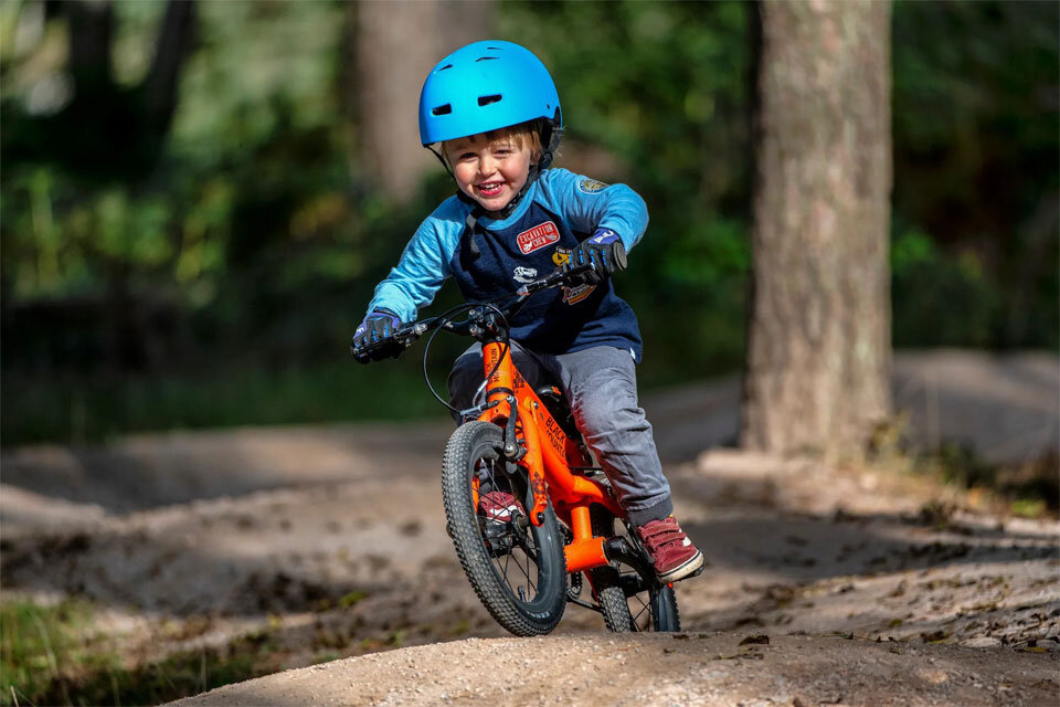 Велосипед – незаменимый атрибут детства и, если вашему ребенку  исполнилось 2-3 года, имеет смысл задуматься о первом велосипеде для  него.