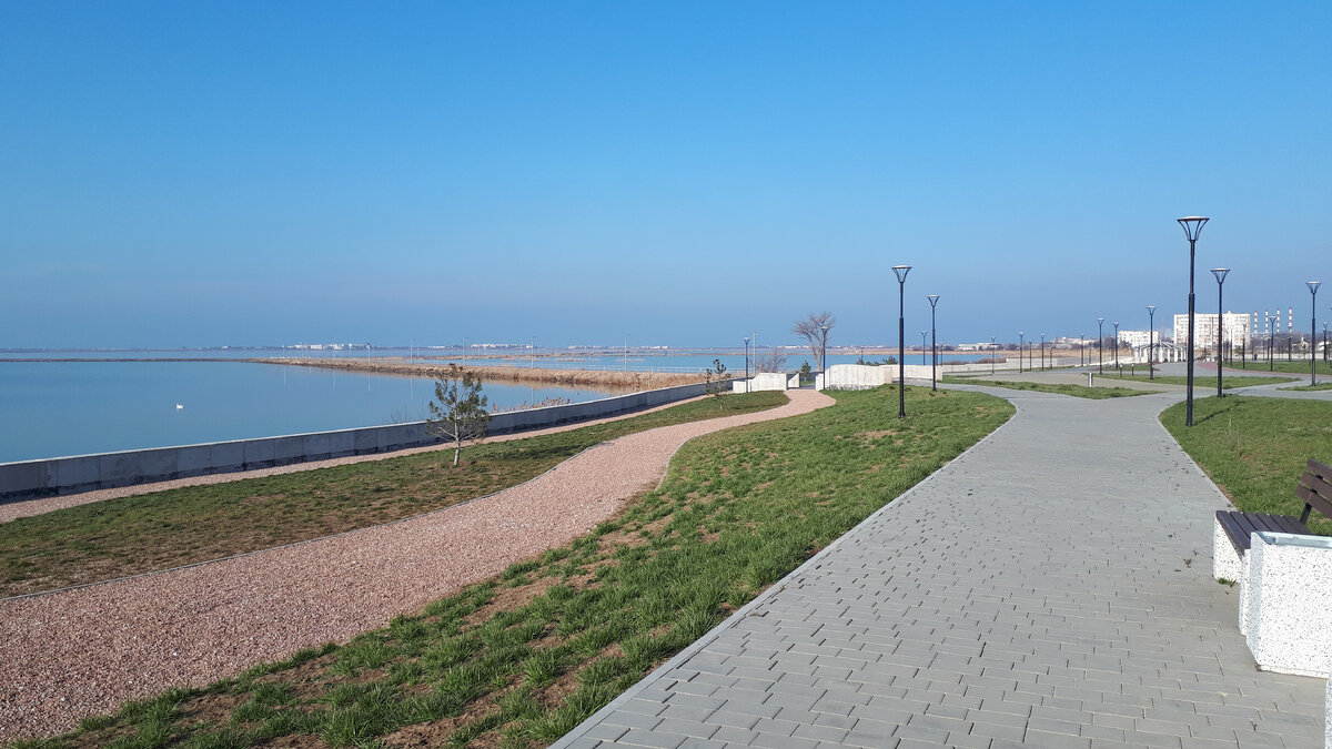 Вдалеке видно "морскую" часть города