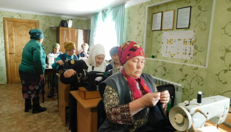    В Соль-Илецком округе в мастерской при мечети шьют постельное белье для госпиталей Кристина Просвиркина