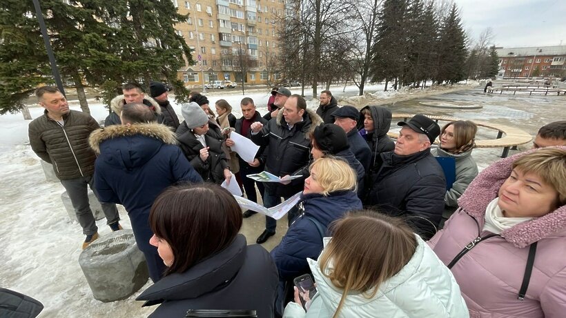    Глава городского округа Ступино Сергей Мужальских рассказывает о планируемом благоустройстве пешеходной зоны на улице Андропова ©
