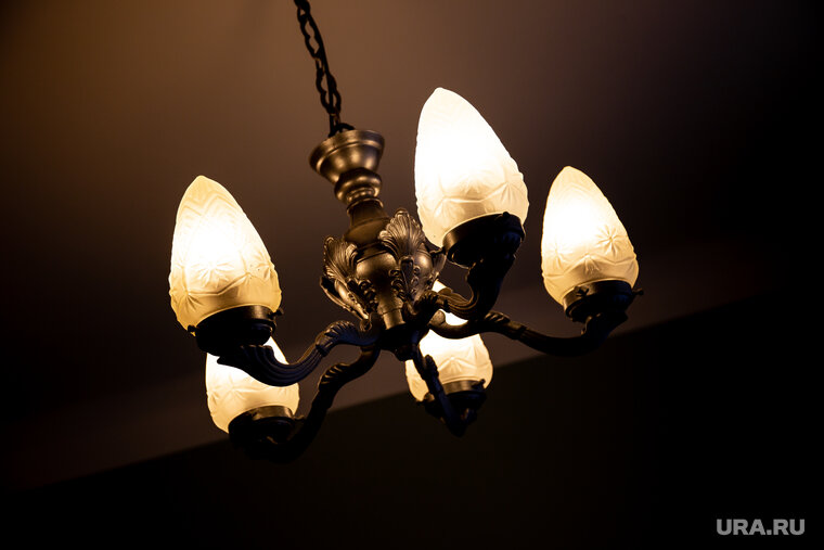    Ветеран АТО заминировал люстру в своей квартире, сообщил военкор URA.RU