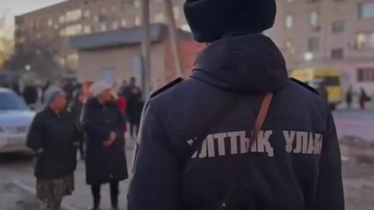    Военные на месте пожара.:Polisia.kz