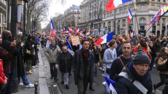    В Париже 4 тысячи человек протестуют против повышения пенсионного возраста Анна Белая