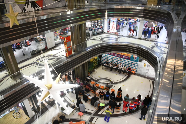    Здания ТЦ и два земельных участка продаются по минимальной цене 834 миллиона рублей