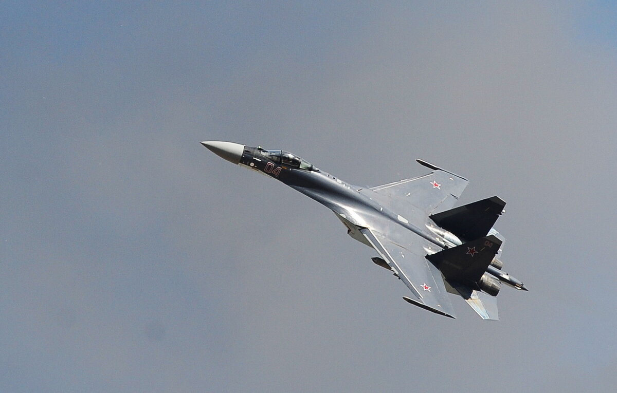    Истребитель-бомбардировщик Су-35  Александр Рюмин/ТАСС