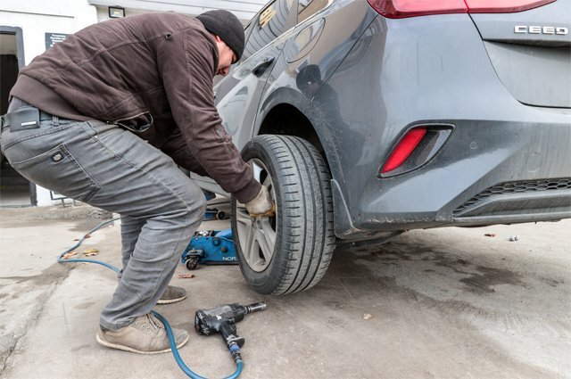    Когда в Москве нужно менять зимнюю резину на летнюю?