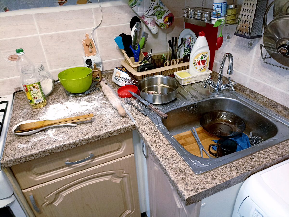 ЭТО ЖАРЮ ЧЕБУРЕКИ. 😅