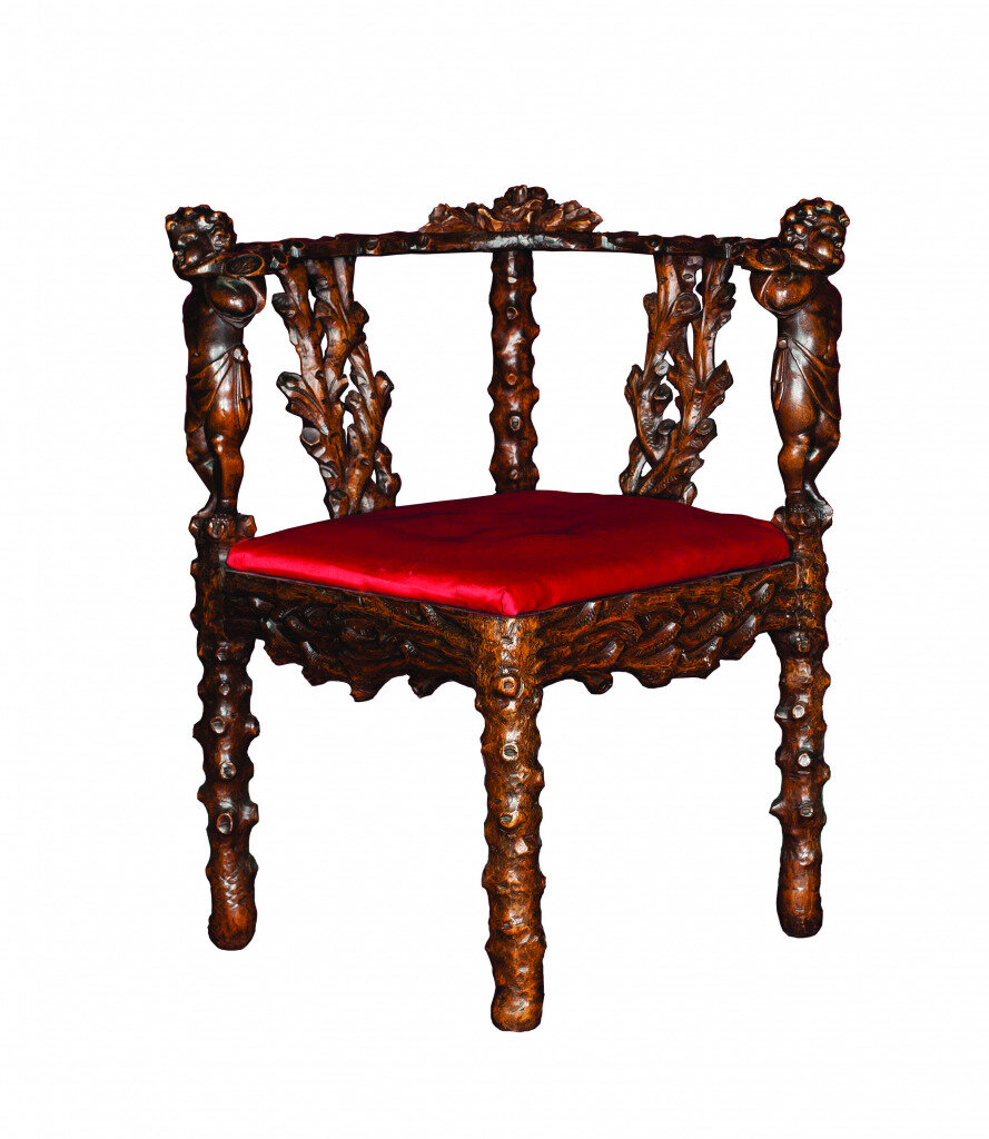 Обходное кресло-бюро Франция, середина – вторая половина XIX века
Орех, объёмная резьба
78×47×47 см
БСИИ ASG, инв. № 11-1175