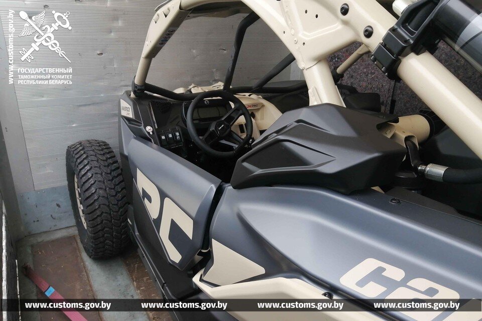     В Беларусь из Польши пытались ввезти пять квадрациклов и гидроцикл по заниженной в два раза стоимости. Фото: customs.by