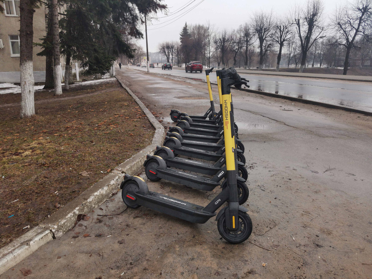 Проката твери. Парковка для электросамокатов. Разметка парковки. Прокат. Как арендовать самокат на улице.