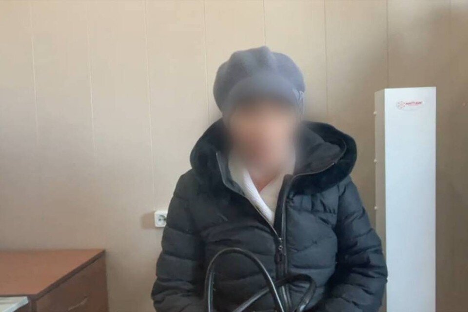     Женщина уже готова была передать деньги в руки мошенников. Фото: ГУ МВД по Иркутской области