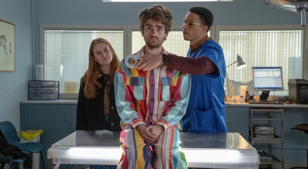 кадр из сериала "Экстраординарная" (Extraordinary) / источник imdb.com   