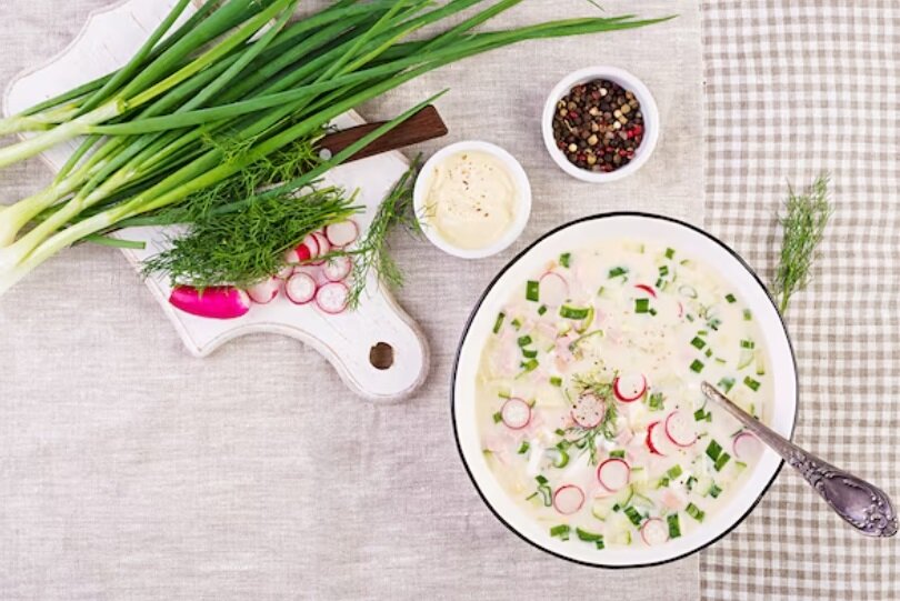 https://ru.freepik.com/free-photo/cold-soup-with-fresh-cucumbers-radishes-potato-and-sausage-with-yoghurt-in-bowl_6932533.htm#query=окрошка&position=13&from_view=search&track=sph