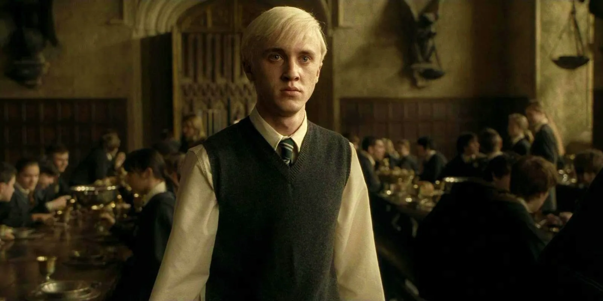 Малфой вырезанная сцена. Draco Malfoy half Blood Prince. Драко Малфой с журавликом. Драко Малфой Эстетика. Драко Монтгомери.