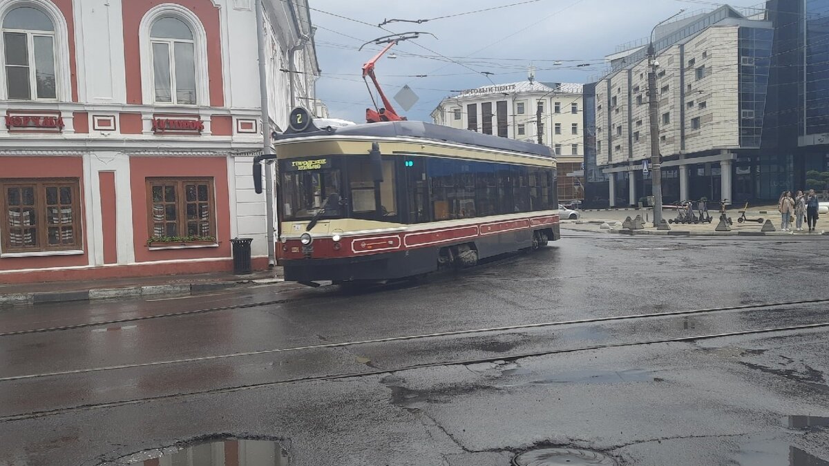     Движение трамваев и троллейбусов временно приостановили в Нижнем Новгороде из-за потопа утром 10 июля. Данные предоставили в ГКУ НО «ЦРТС».