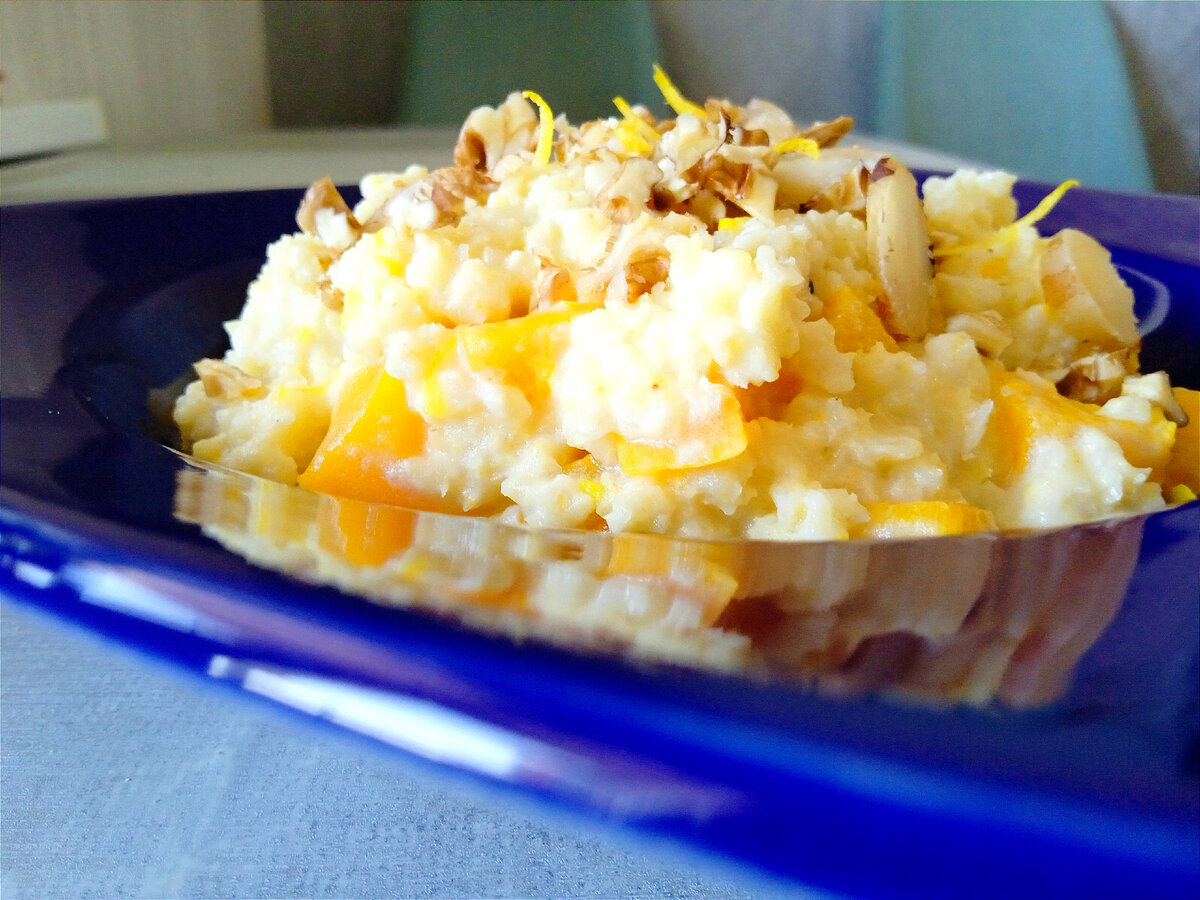 Ванильная пшенная каша на кокосовом молоке с тыквой, грецкими орехами и цедрой апельсина