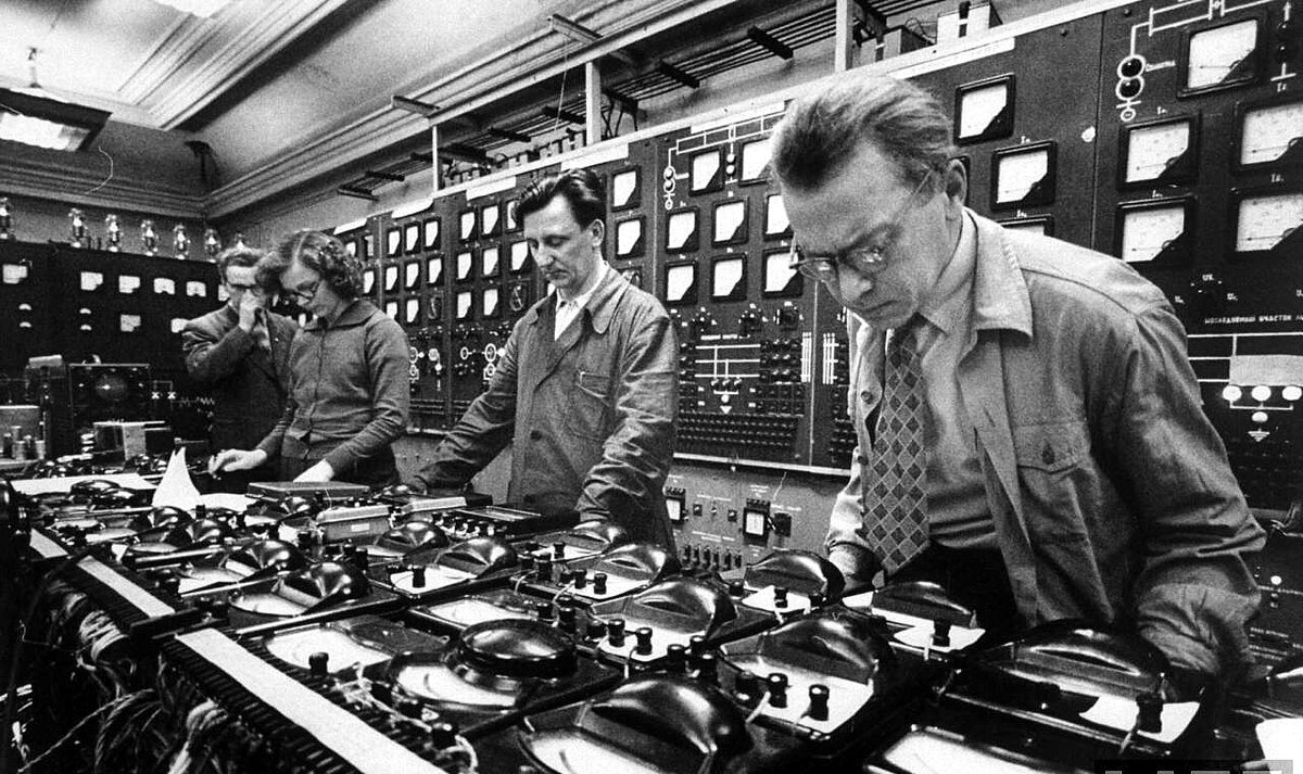 начало 20 века. фабрика в царской россии в 1908. хх век сервис. хх век сервис. булочная ссср.