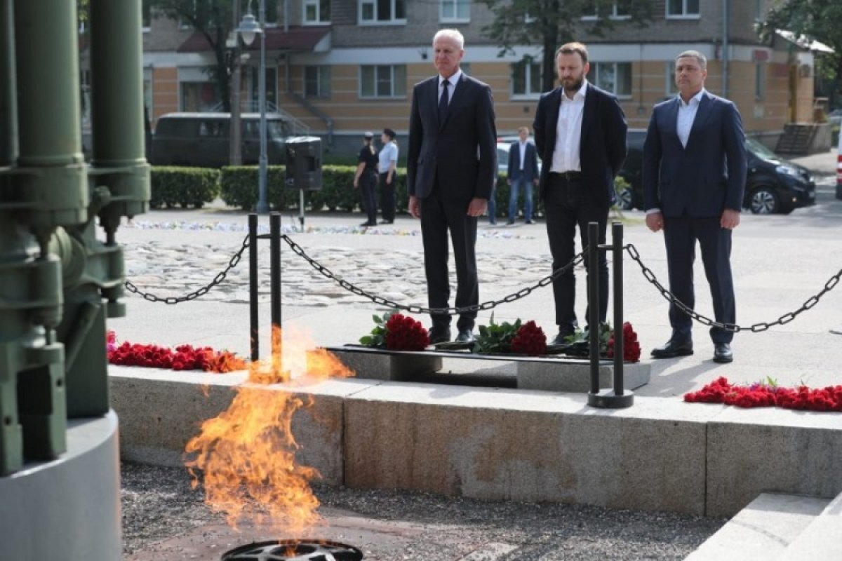    В Пскове помощник президента РФ почтил память павших в борьбе с нацизмом