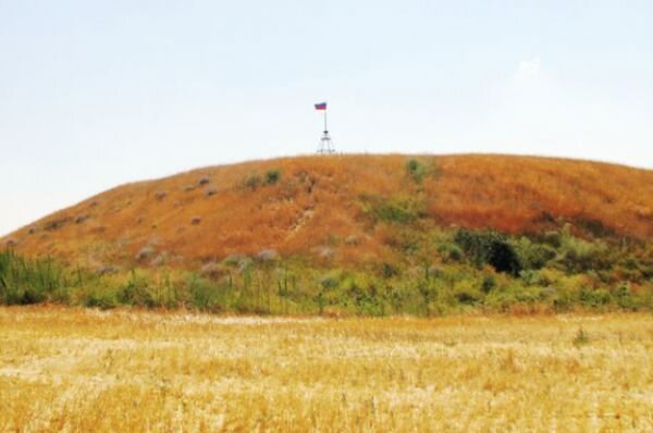 Самый высокий курган на востоке Ростовской области. Листайте - в галерее 3 фото