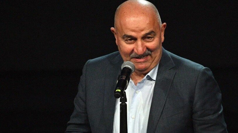     Команда вылетела из квалификации Лиги Чемпионов.