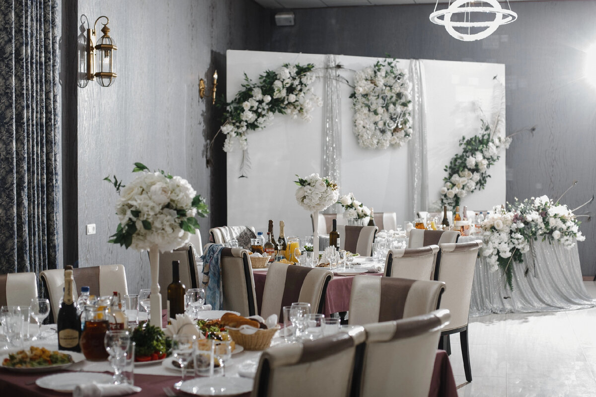 Банкетный зал базы отдыха "Комарово" (г.Апшеронск).