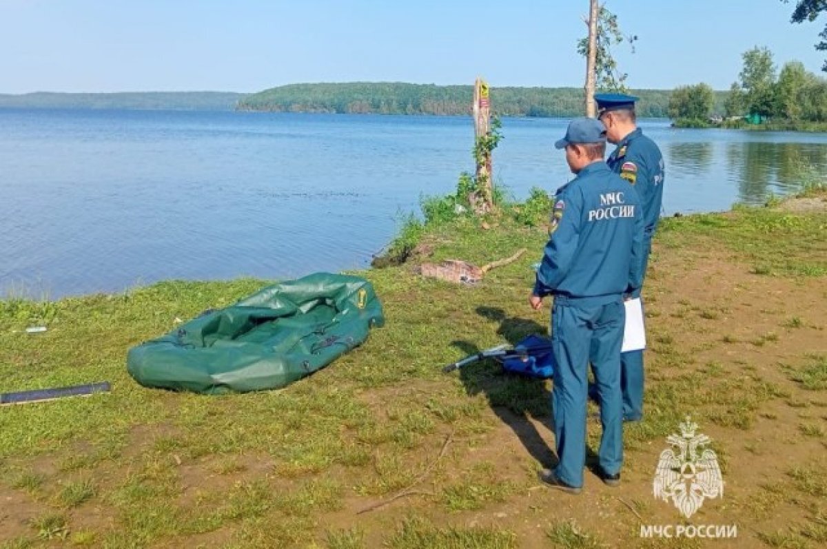    Ночью в Башкирии утонули двое катавшихся на резиновой лодке друзей 20 лет