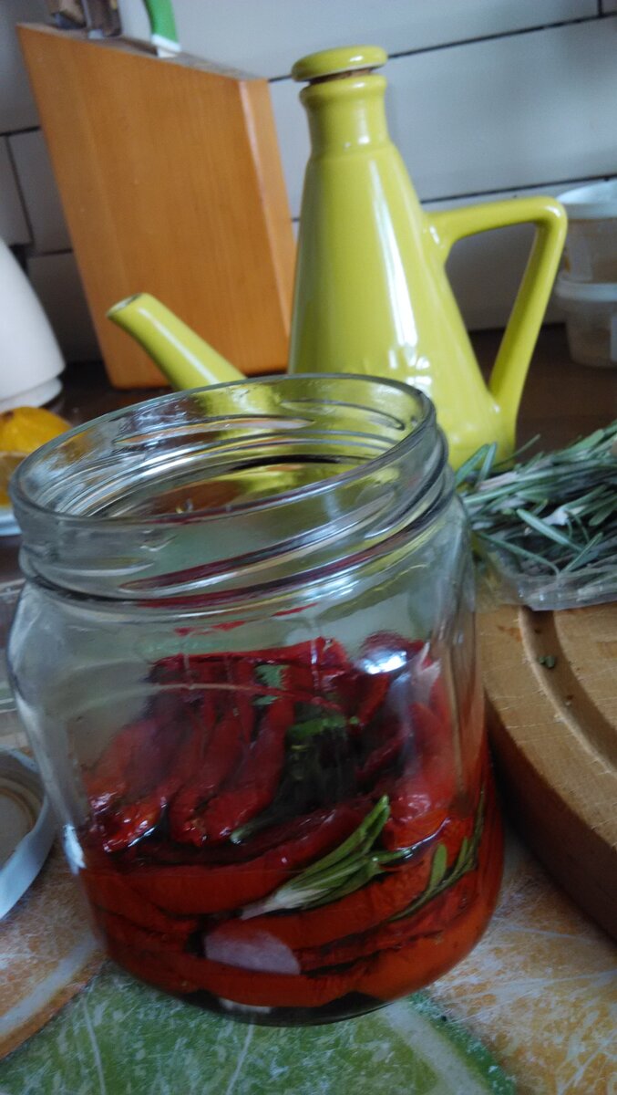 Вяленые помидоры - не очень быстро, но очень вкусно.