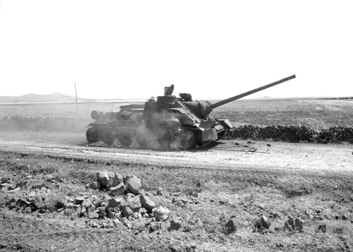 Уничтоженная египетская СУ-100, которая поставлялась из Чехословакии под местным индексом SD-100