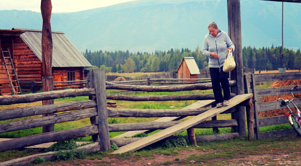 
Проба "калитки" в Верхнем Уймоне. Мы хотим чтобы в путешествии все пробовалось, а не просто показывалось
