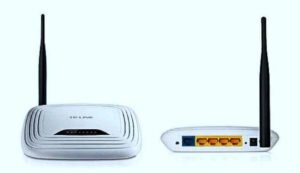 Оформление модели WR740n реализовано в соответствии с классическими стандартами устройств от TP-Link. Аппарат заключен в стильный корпус из пластика с закругленными краями. Элегантности ей придает суженная передняя часть и гармоничное сочетание черной полосы панели индикаторов с матово-белым цветом остального корпуса.