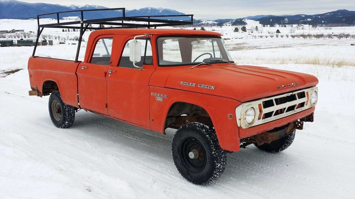 так выглядит стоковый 1969 Dodge D200 Power Wagon Crew Cab