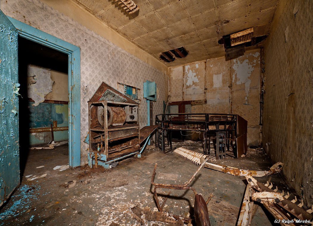 продолжите исследование в заброшенном