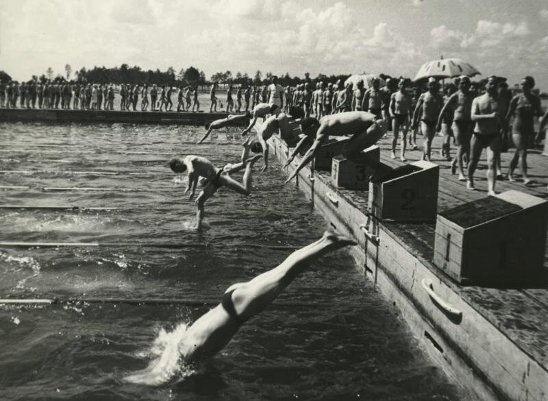 Соревнования в честь Дня ВМФ. Сергей Шиманский, 1944 год, г. Москва, из архива МАММ/МДФ.
