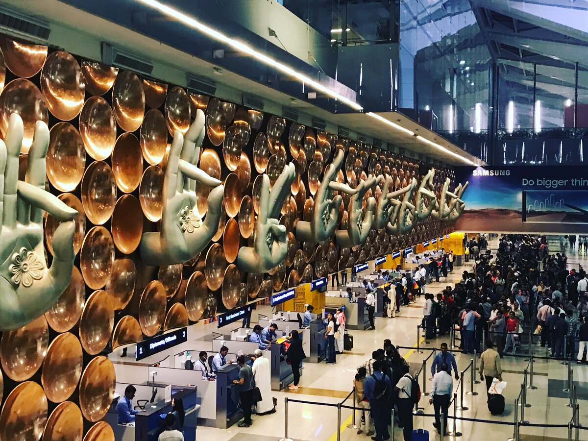 Аэропорт встречает гостей