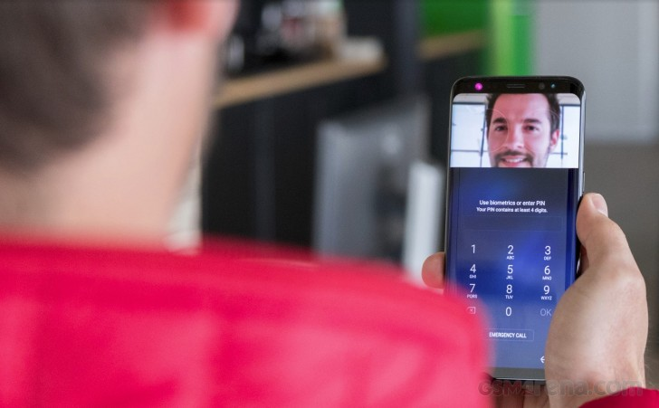 Использование сканера радужной оболочки глаза на Samsung Galaxy S8 